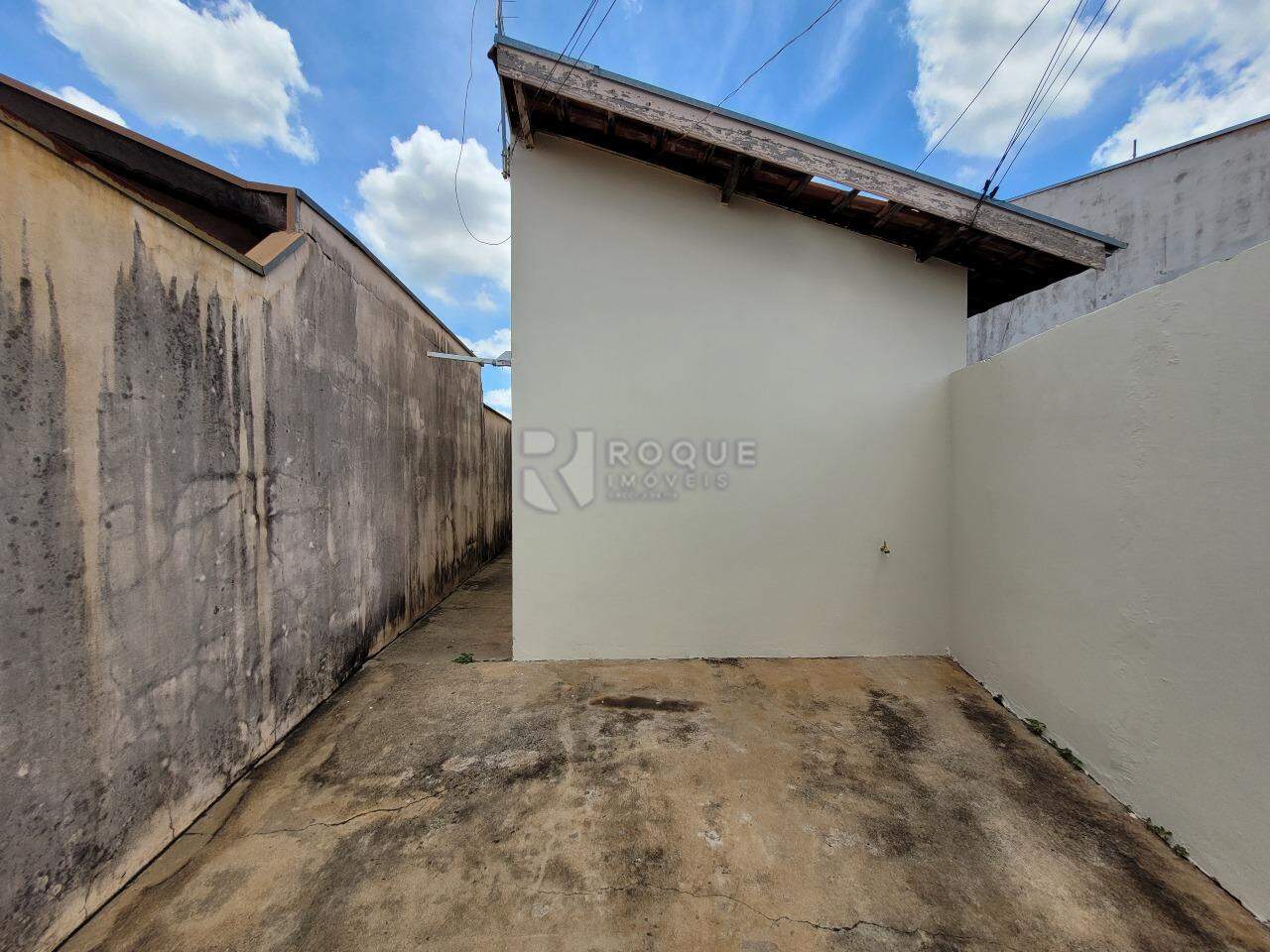 Casa Residencial para aluguel no bairro Jardim São Lourenço: Garagem