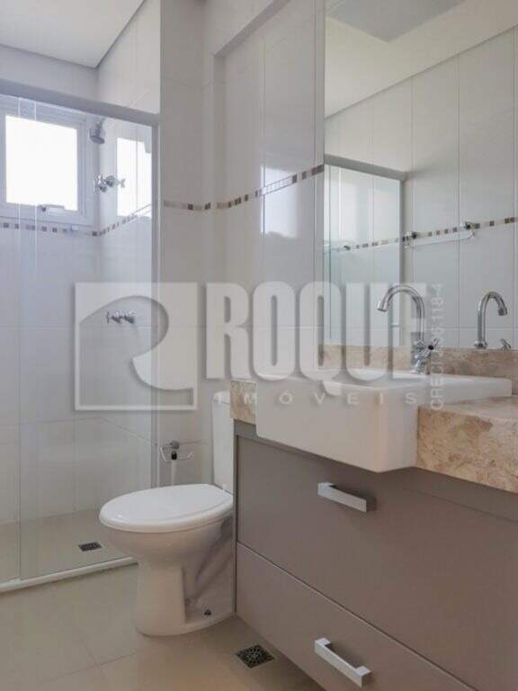 Apartamento para aluguel no bairro Jardim Residencial Francisco Cruãnes: Banheiro social