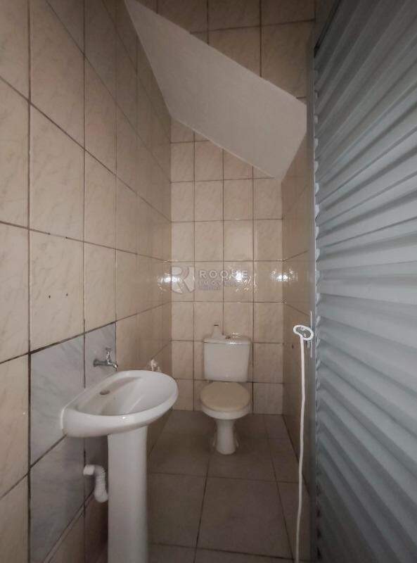 Salas/Conjuntos para aluguel no bairro Centro: WC 