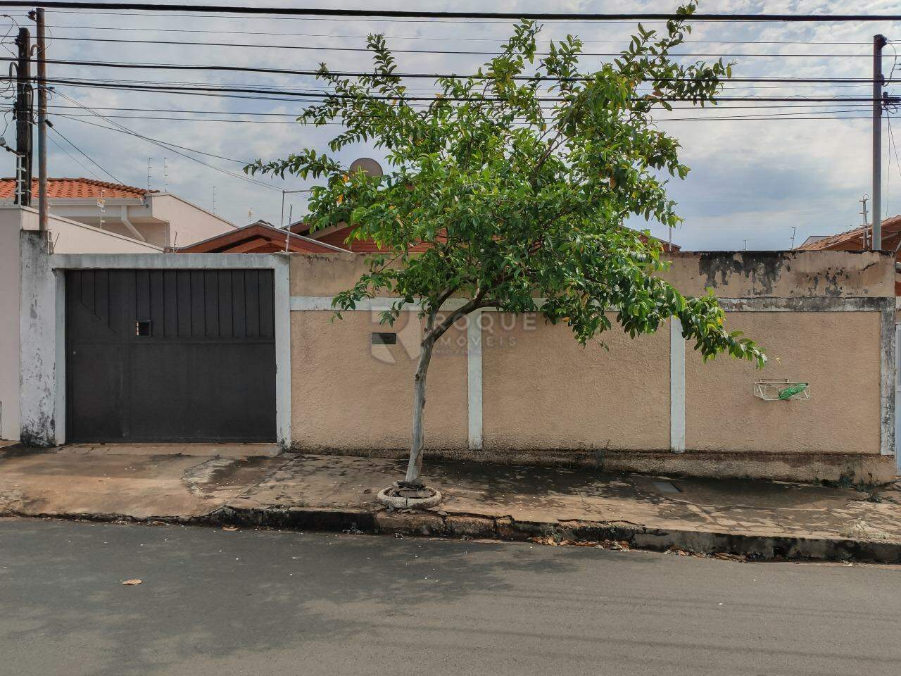 Casa Residencial para aluguel no bairro Jardim das Laranjeiras: Fachada 