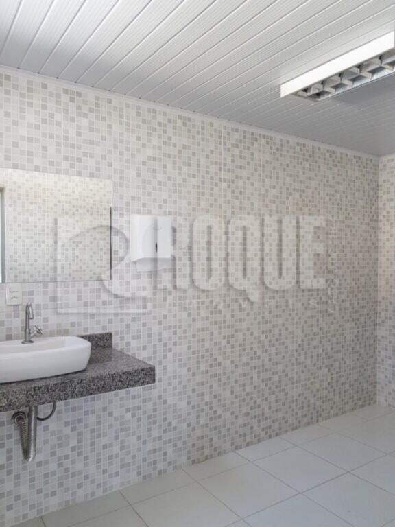 Salão para aluguel no bairro Vila Anita: Vestiário outra vista