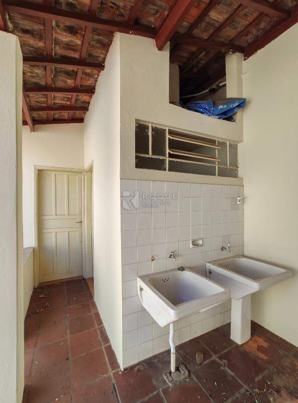 Casa Residencial para aluguel no bairro Centro: Área de Serviço 