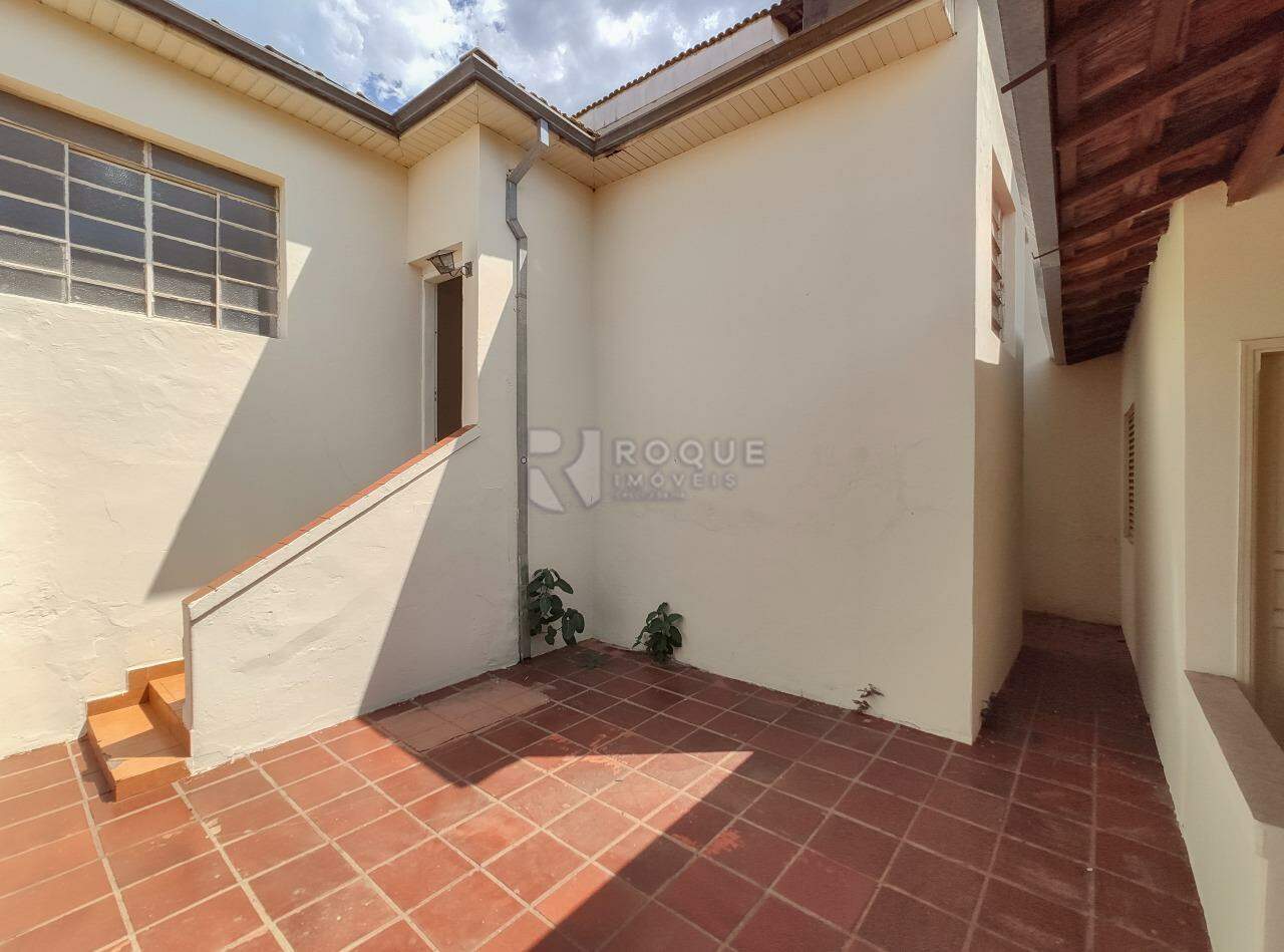 Casa Residencial para aluguel no bairro Centro: Fundo 
