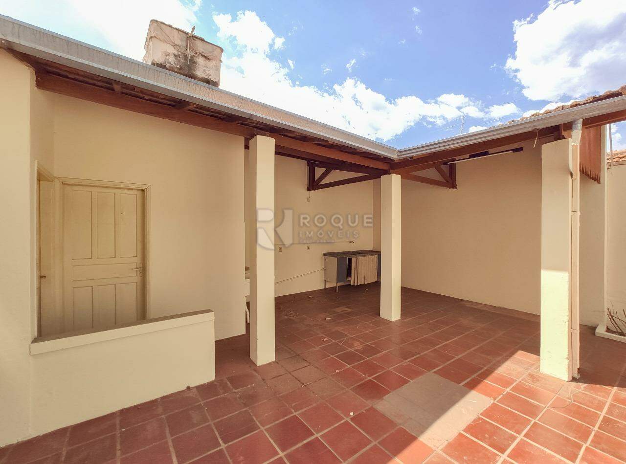 Casa Residencial para aluguel no bairro Centro: Fundo 