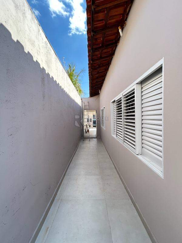 Casa Residencial para aluguel no bairro Jardim Paulista: Corredor lateral