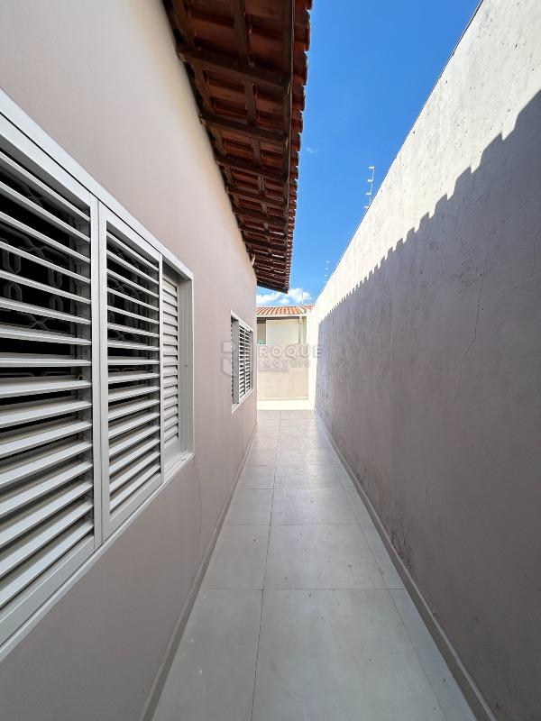 Casa Residencial para aluguel no bairro Jardim Paulista: Corredor lateral
