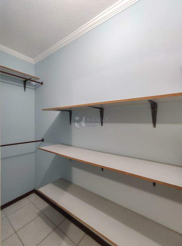 Apartamento para aluguel no bairro Itaipu: Closet Dormitório 1
