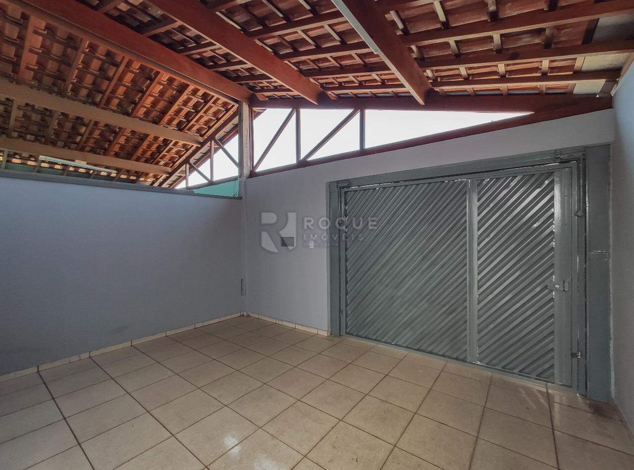 Casa Residencial para aluguel no bairro Jardim Residencial Dona Santina Paroli Peccinini: Garagem 