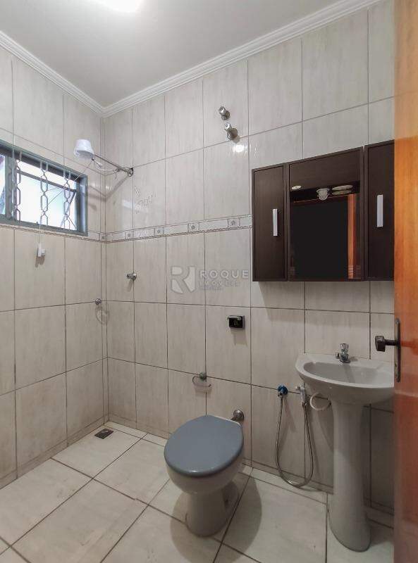 Casa Residencial para aluguel no bairro Jardim Residencial Dona Santina Paroli Peccinini: WC suíte 