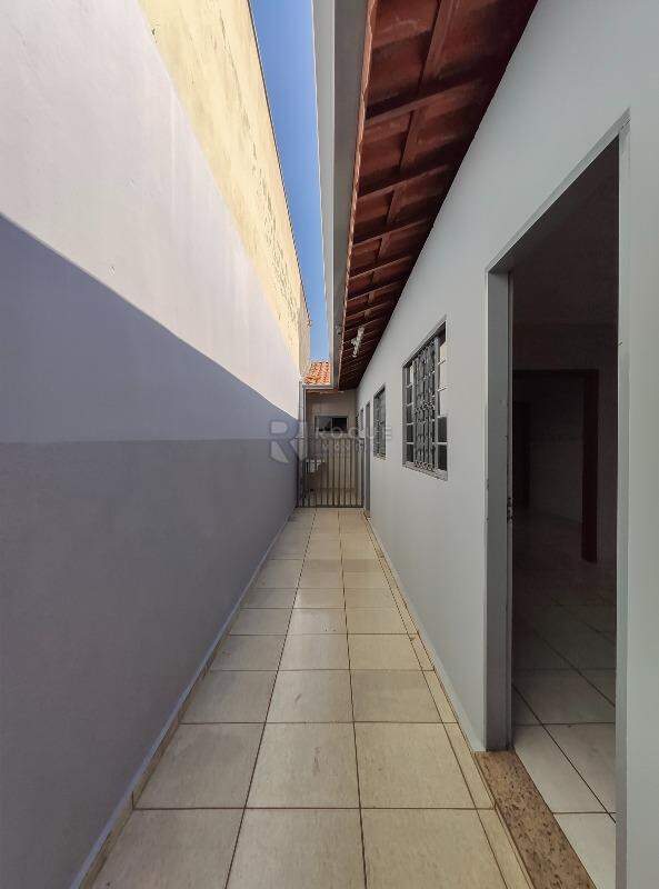 Casa Residencial para aluguel no bairro Jardim Residencial Dona Santina Paroli Peccinini: Corredor 