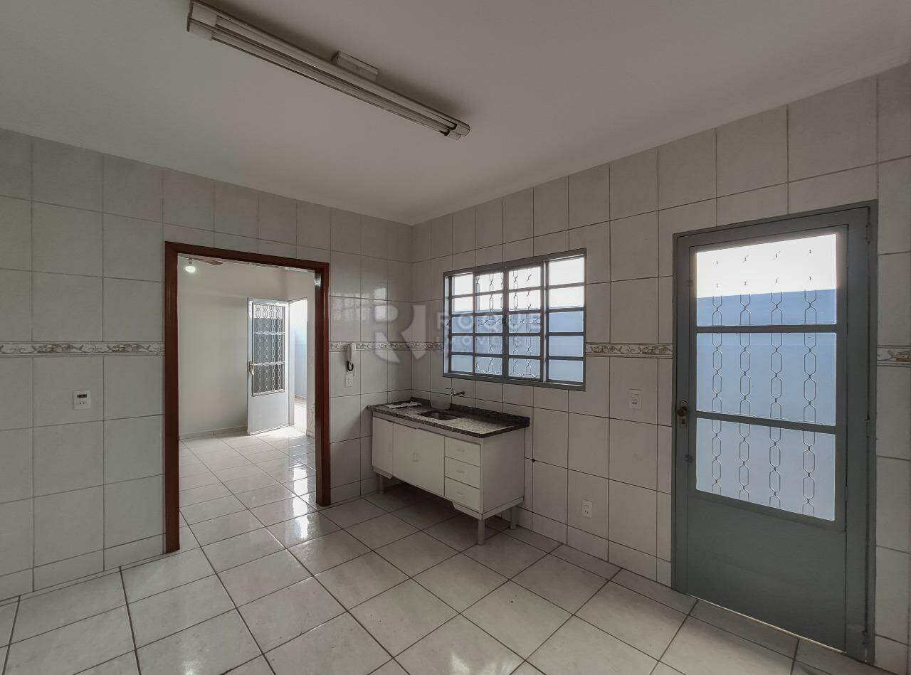 Casa Residencial para aluguel no bairro Jardim Residencial Dona Santina Paroli Peccinini: Cozinha 