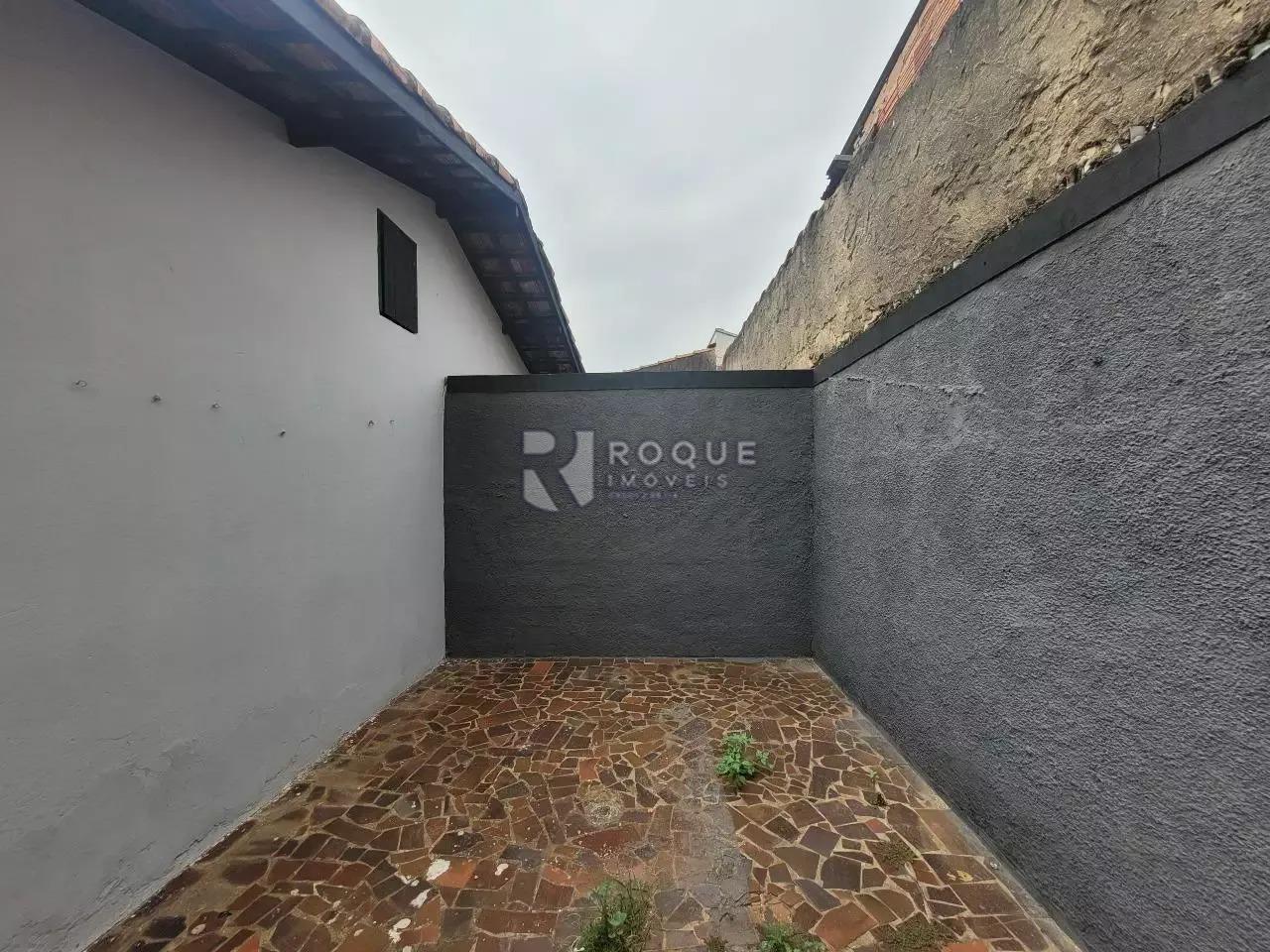 Casa Residencial para aluguel no bairro Jardim Brasil: Fundos