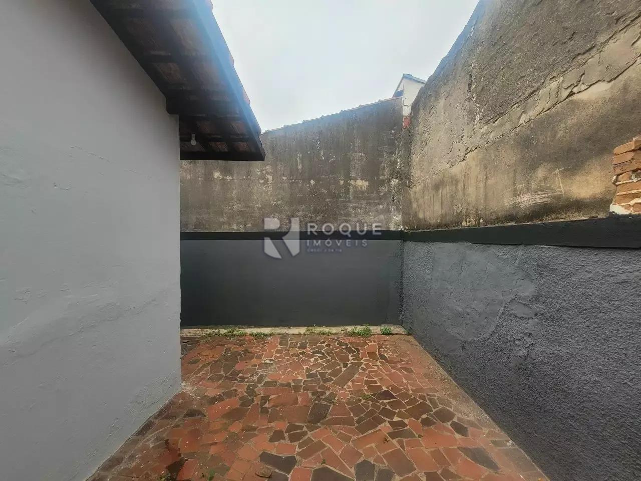 Casa Residencial para aluguel no bairro Jardim Brasil: Fundos