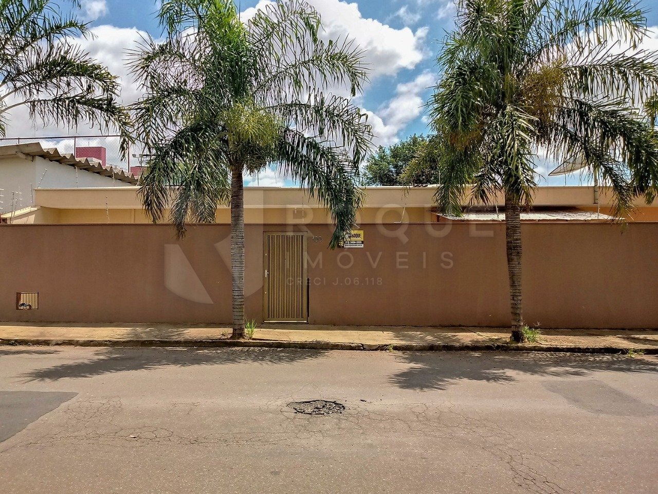 Casa Residencial para aluguel no bairro Chácaras Antonieta: Fachada