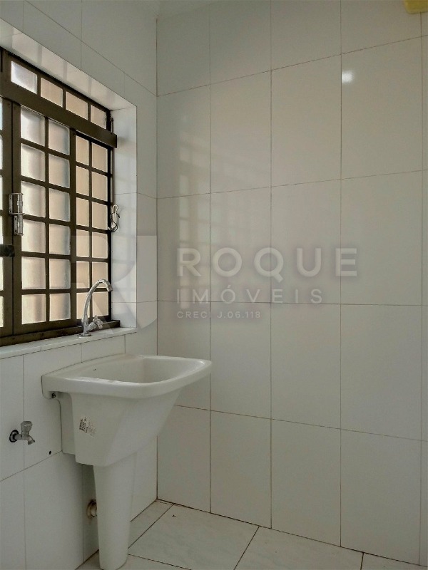 Casa Residencial para aluguel no bairro Chácaras Antonieta: Área de serviço