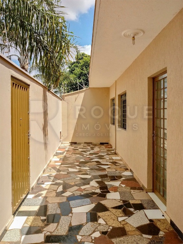 Casa Residencial para aluguel no bairro Chácaras Antonieta: Área da frente