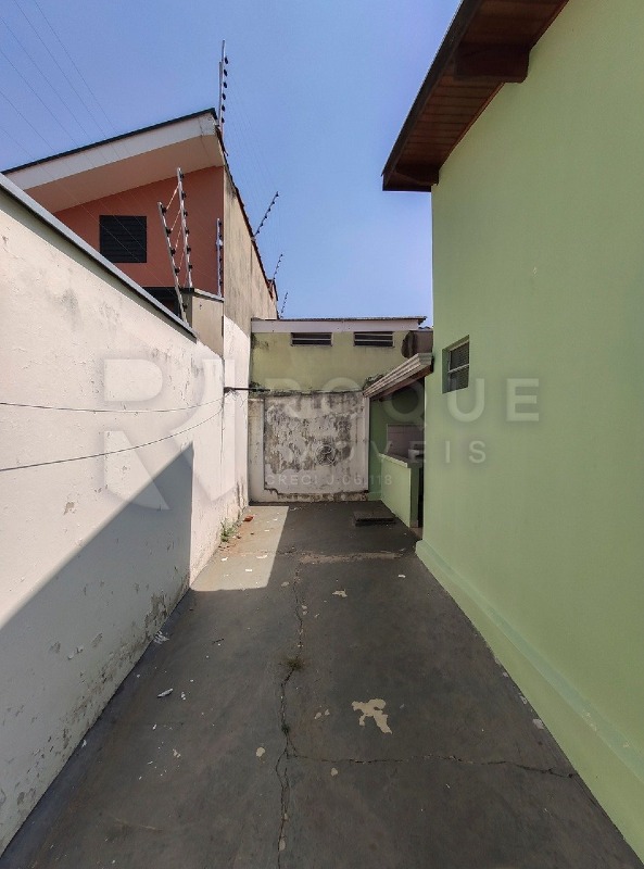 Casa Residencial para aluguel no bairro Vila Cristovam: Garagem
