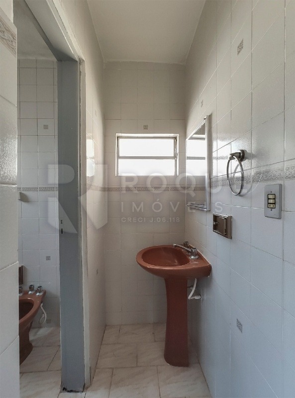 Casa Residencial para aluguel no bairro Vila Cristovam: Lavabo