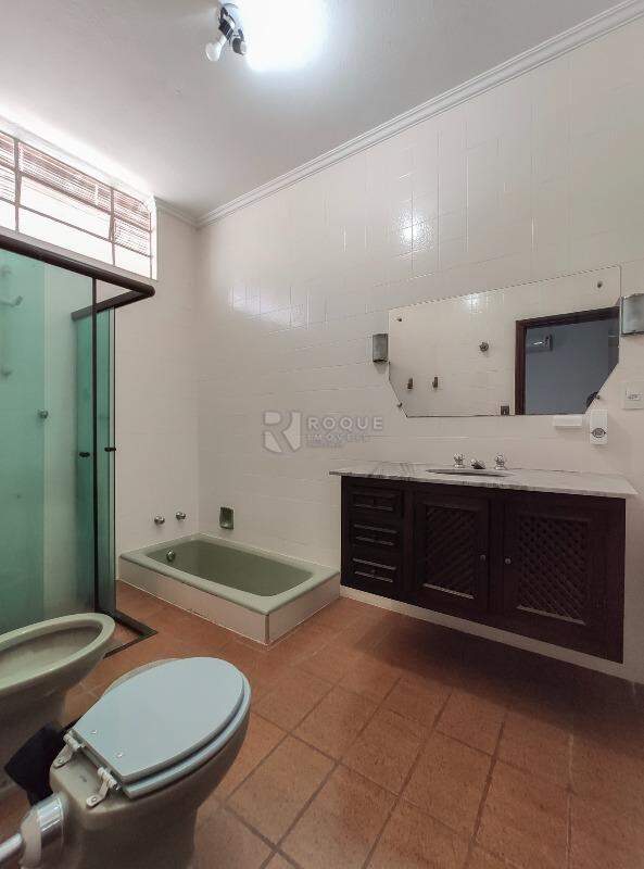 Casa em condomínio para aluguel no bairro Parque São Bento: WC suíte 