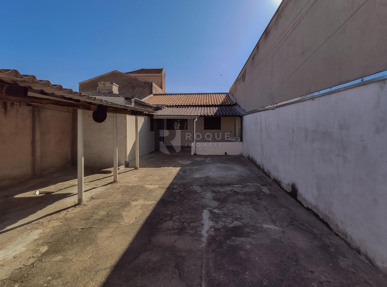 Casa Residencial para aluguel no bairro Jardim Gustavo Pecinini: Garagem / Quintal