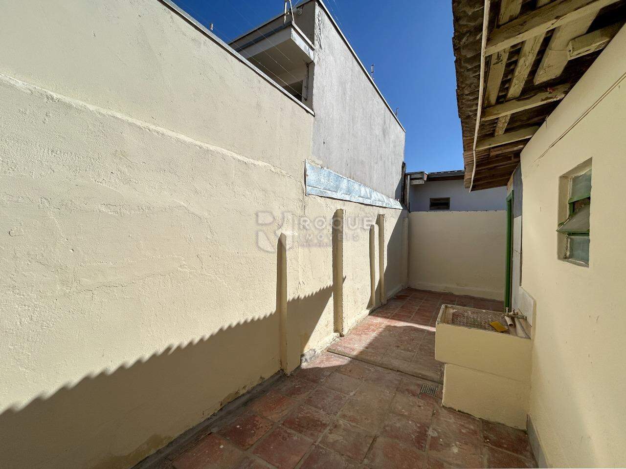 Casa Residencial para aluguel no bairro Vila Cristovam: Fundo / Área de serviço 