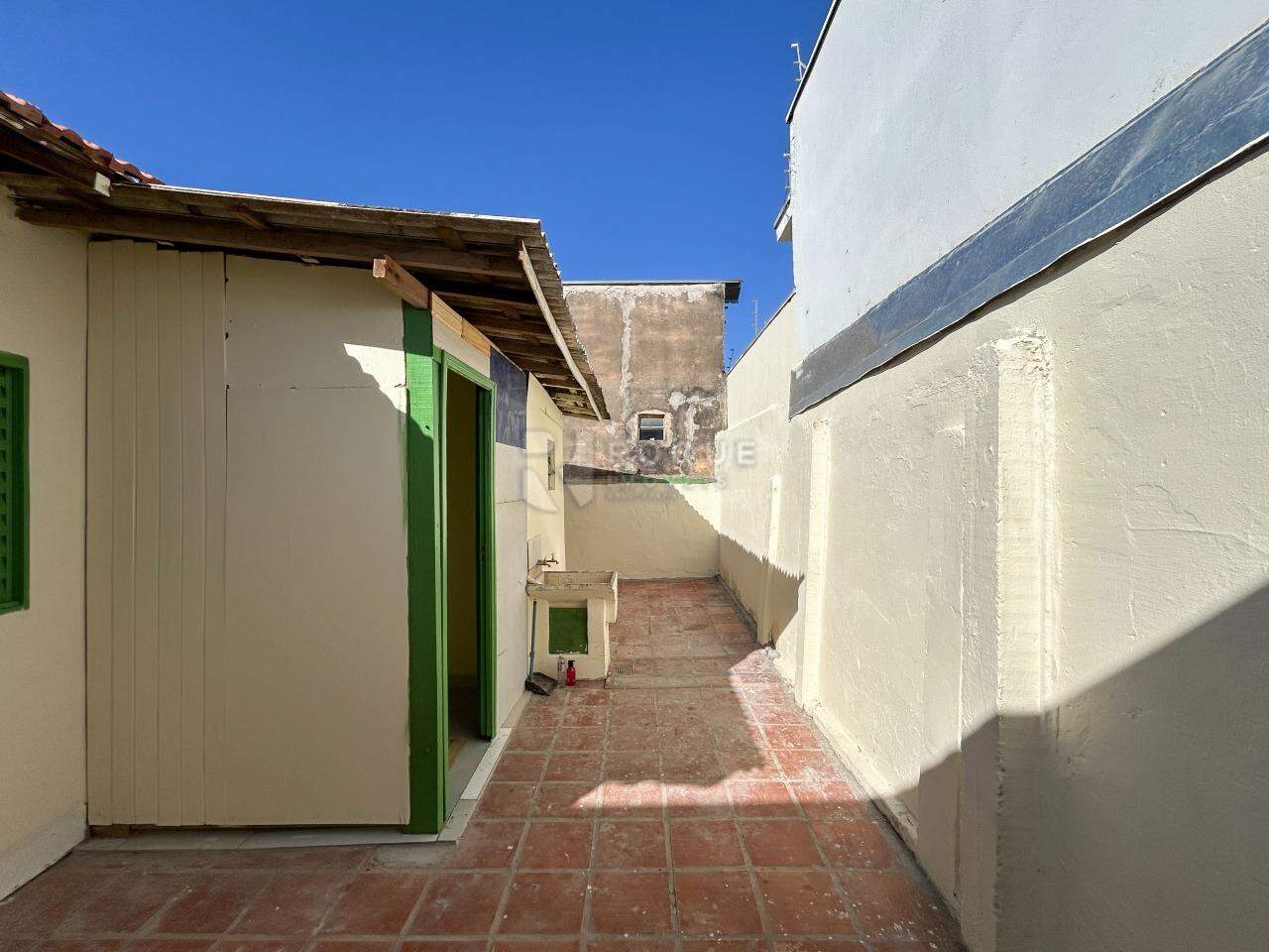 Casa Residencial para aluguel no bairro Vila Cristovam: Fundo / Área de serviço 