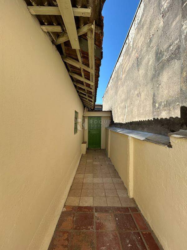 Casa Residencial para aluguel no bairro Vila Cristovam: Corredor 