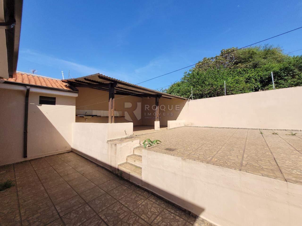 Casa Residencial para aluguel no bairro Centro: Quintal