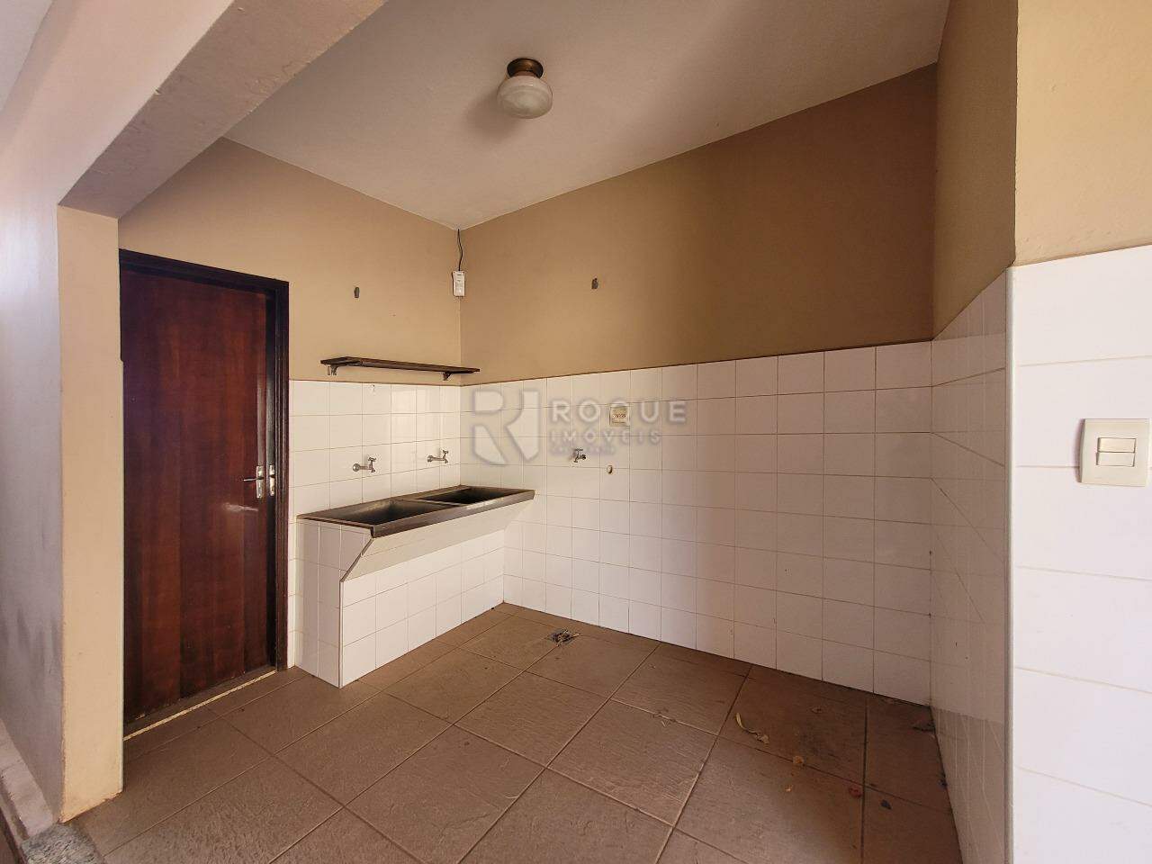 Casa Residencial para aluguel no bairro Centro: Área de serviços edicula