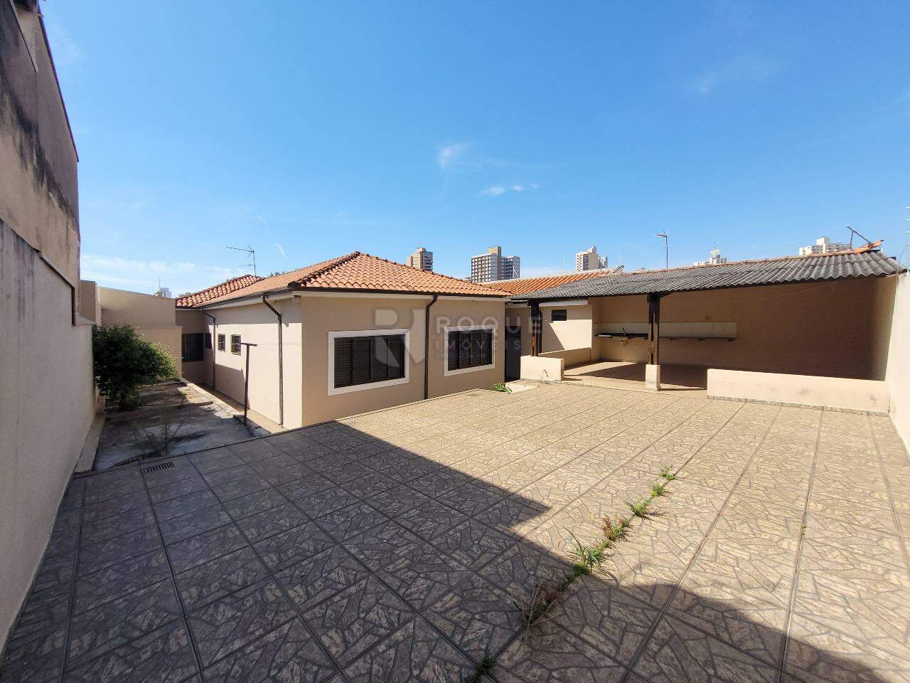 Casa Residencial para aluguel no bairro Centro: Quintal