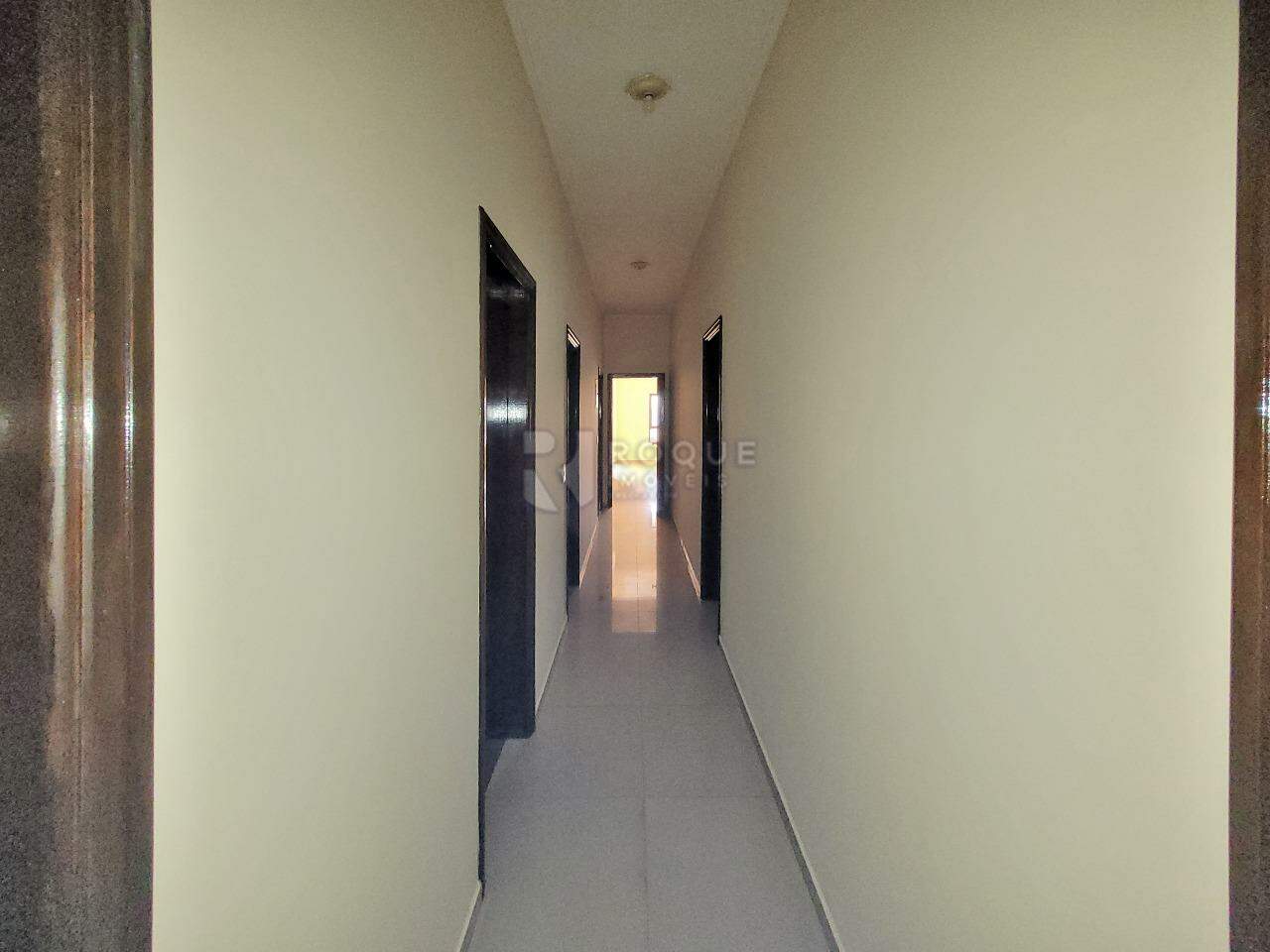 Casa Residencial para aluguel no bairro Centro: Corredor