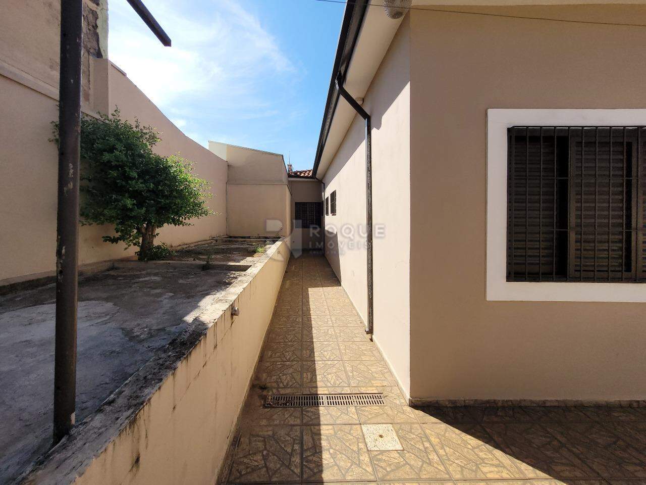 Casa Residencial para aluguel no bairro Centro: Corredor lateral