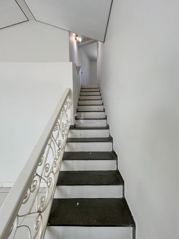 Salão para aluguel no bairro Centro: Acesso segundo andar