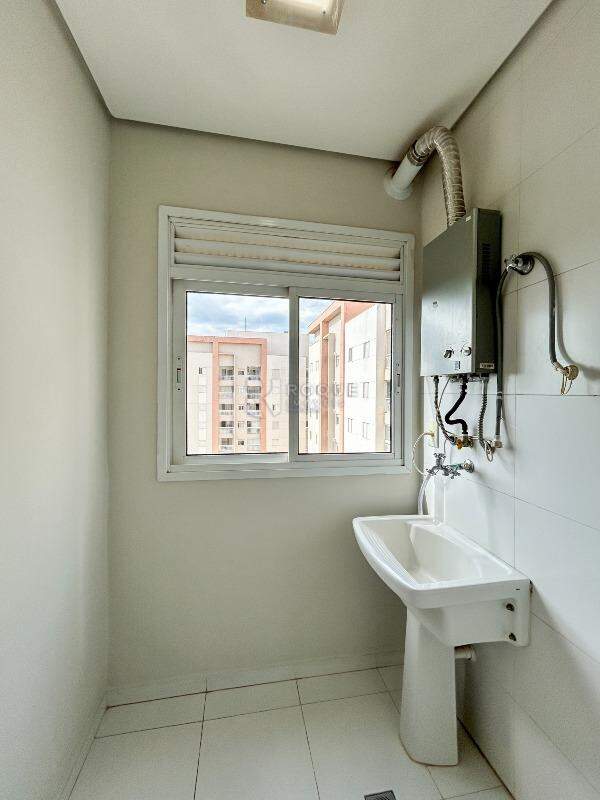 Apartamento para aluguel no bairro Desmembramento Oscar Antonio Breda: Área de serviço 