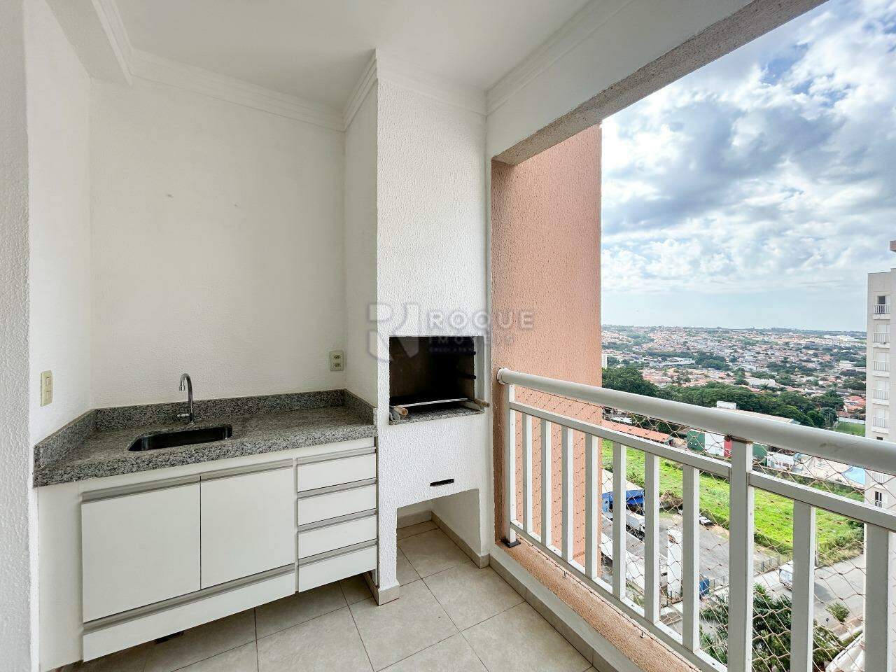 Apartamento para aluguel no bairro Desmembramento Oscar Antonio Breda: Sacada 