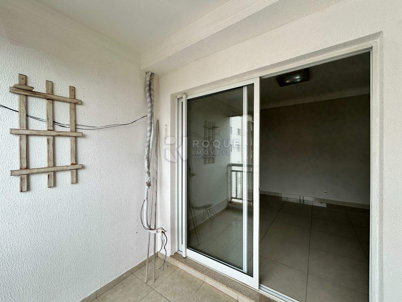 Apartamento para aluguel no bairro Desmembramento Oscar Antonio Breda: Sacada 