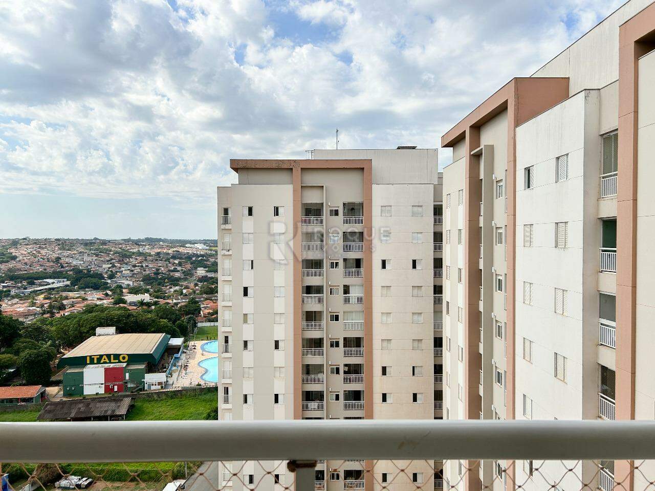 Apartamento para aluguel no bairro Desmembramento Oscar Antonio Breda: Sacada 