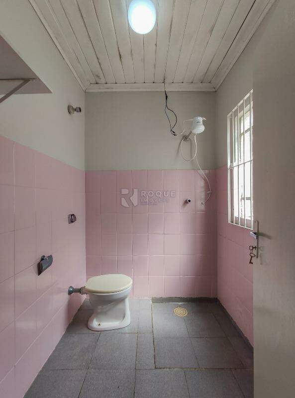 Casa Comercial para aluguel no bairro Centro: WC fundo 