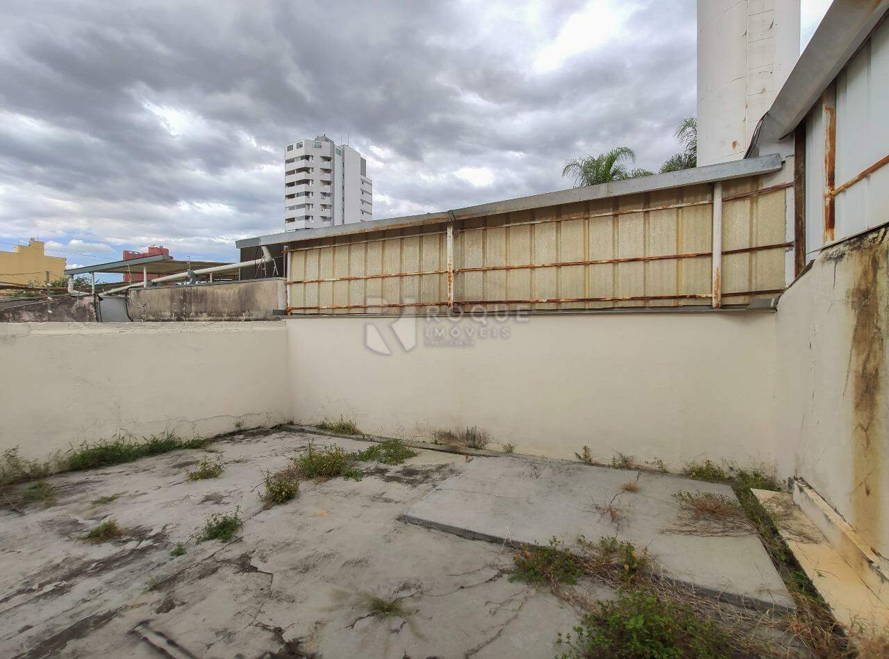 Casa Comercial para aluguel no bairro Centro: Fundo 