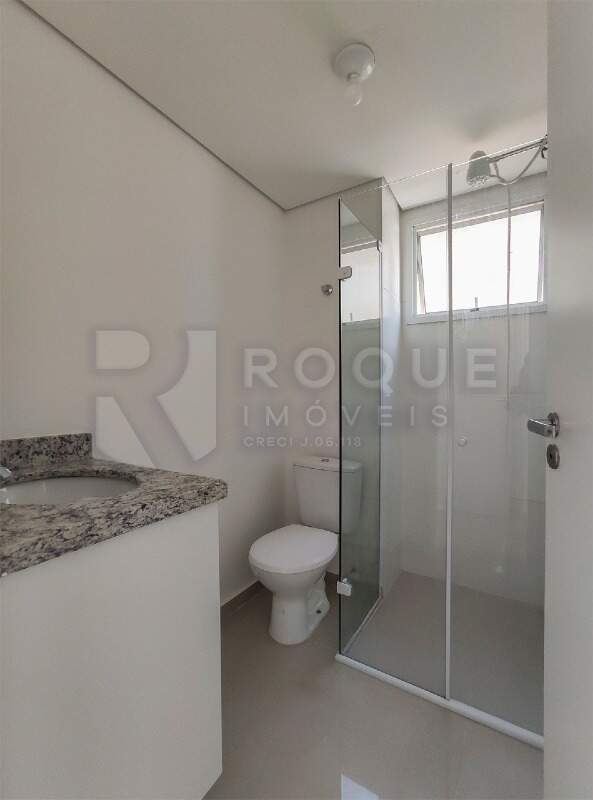 Apartamento para aluguel no bairro Chácaras Antonieta: WC