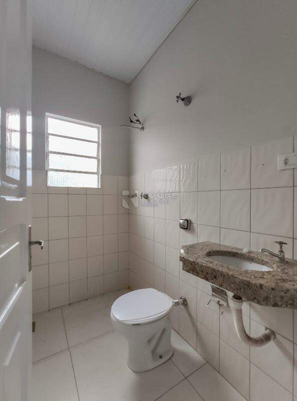 Casa Residencial para aluguel no bairro Vila Primavera: WC social