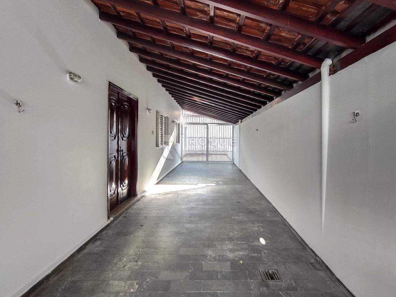 Casa Residencial para aluguel no bairro Jardim Caieira: Garagem