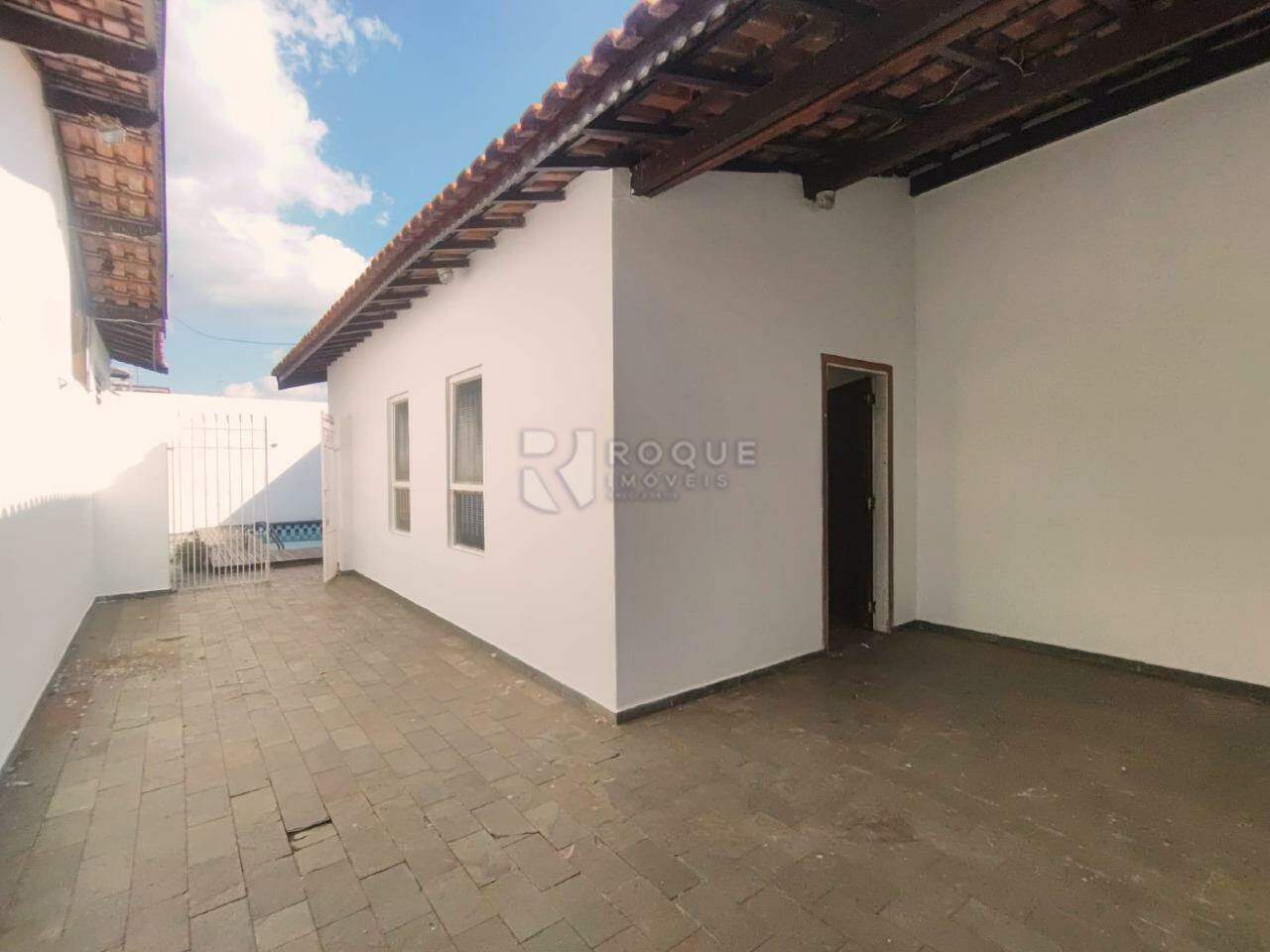 Casa Residencial para aluguel no bairro Jardim Caieira: Quintal
