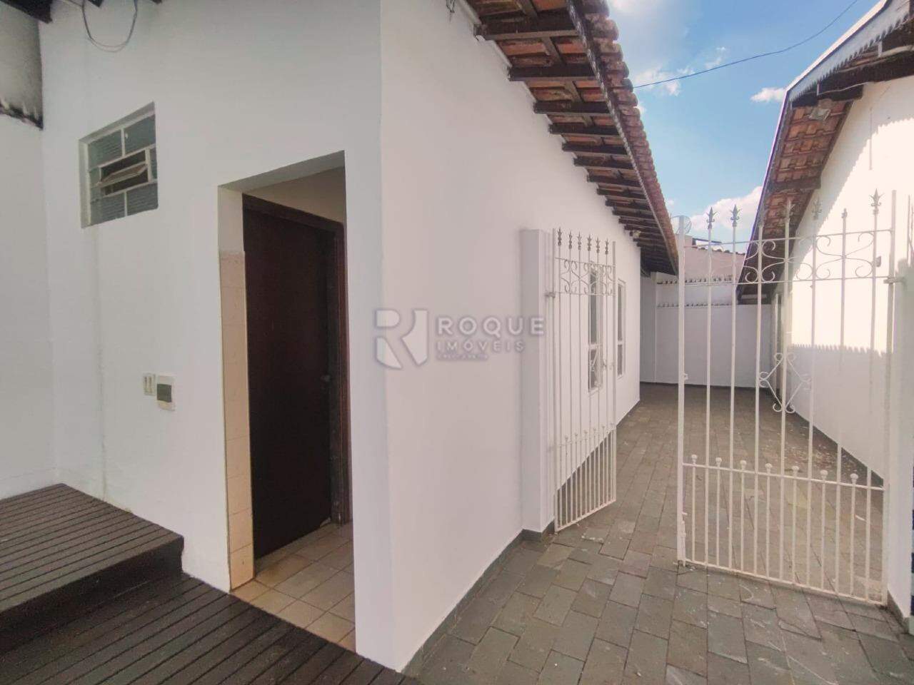 Casa Residencial para aluguel no bairro Jardim Caieira: Quintal