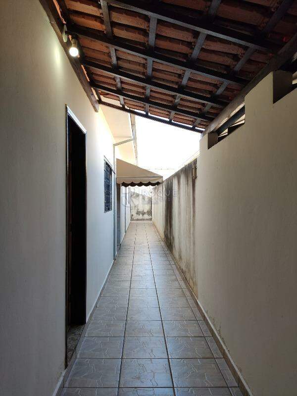 Casa Residencial para aluguel no bairro Jardim Ouro Verde: Corredor de acesso 