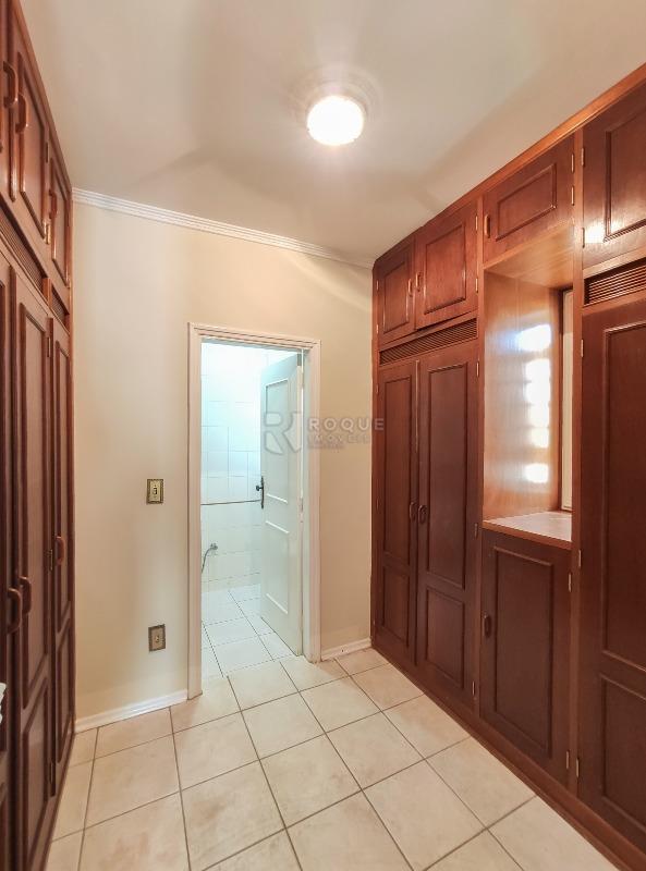 Casa em condomínio para aluguel no bairro Jardim Florença: Closet suíte 