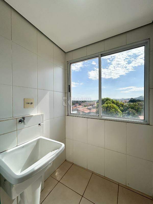 Apartamento para aluguel no bairro Chácaras Antonieta: Área de serviço