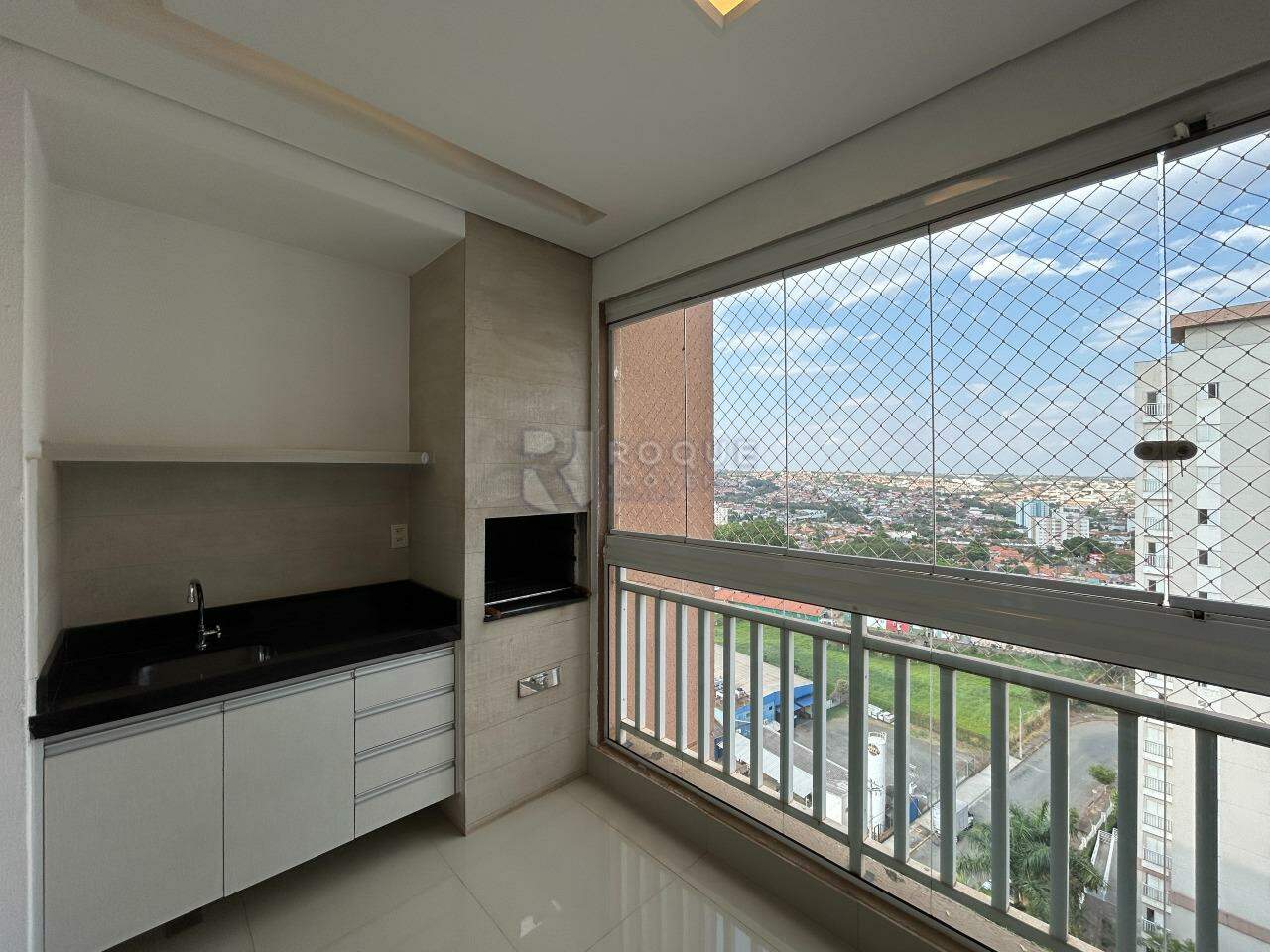 Apartamento para aluguel no bairro Desmembramento Oscar Antonio Breda: Sacada 
