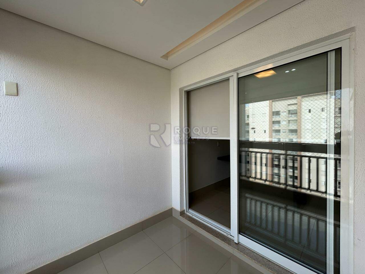 Apartamento para aluguel no bairro Desmembramento Oscar Antonio Breda: Sacada 