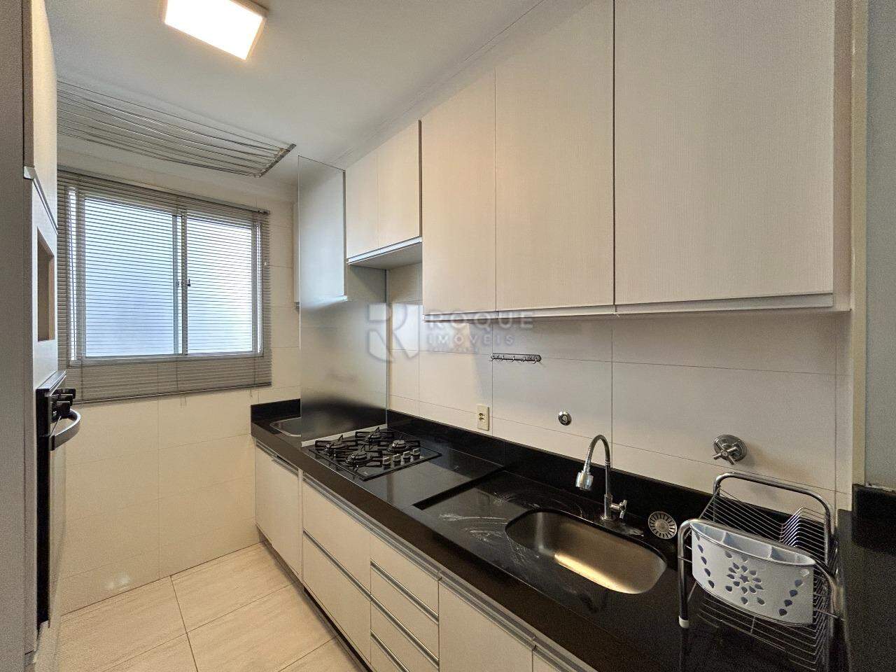 Apartamento para aluguel no bairro Graminha: Cozinha 